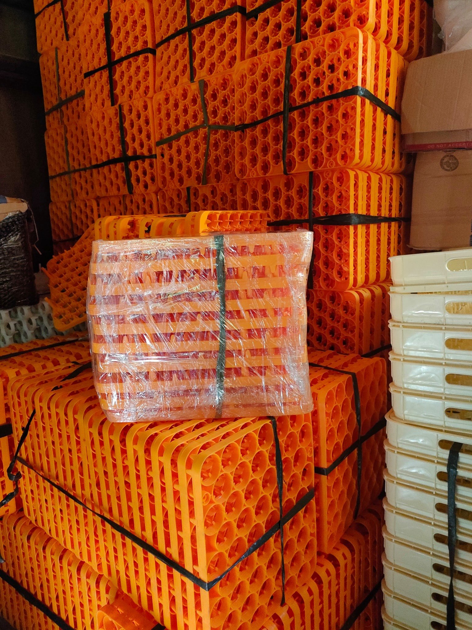 Stackable egg tray compatible with automatic egg incubators, made by JN Egg Incubator Manufacturing for organized poultry egg incubation.